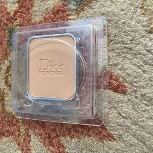 Christian Dior Dior Forever #040 Powder Compact Refill Demonstration